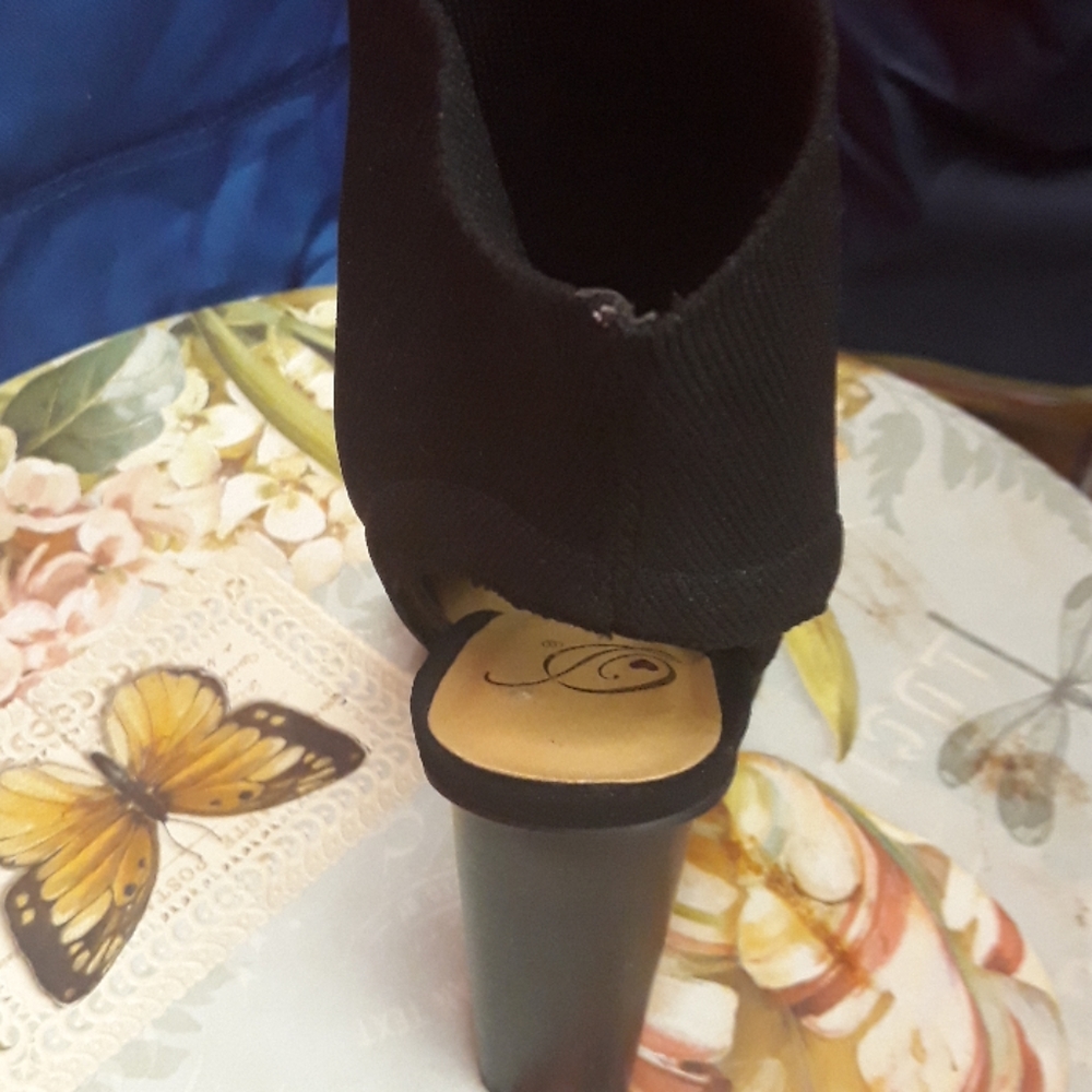 Shoes - Picture 3 of 3